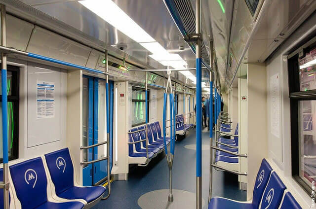 Салон новых вагонов метро