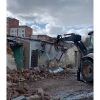 Аренда экскаватора-погрузчика - демонтаж и разборка зданий и строений, погрузка и вывоз мусора