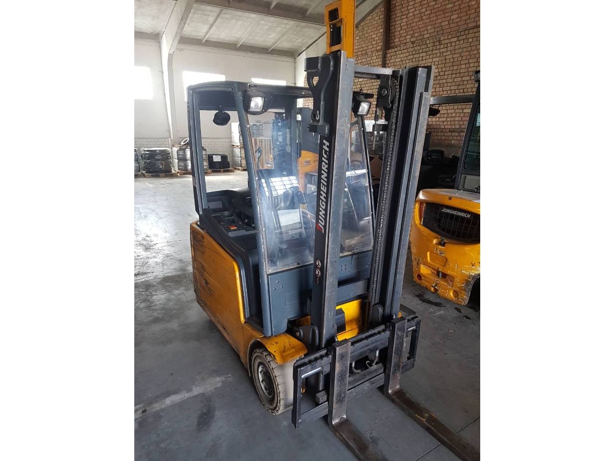 Вилочный погрузчик  JUNGHEINRICH EFG220-310 ZT