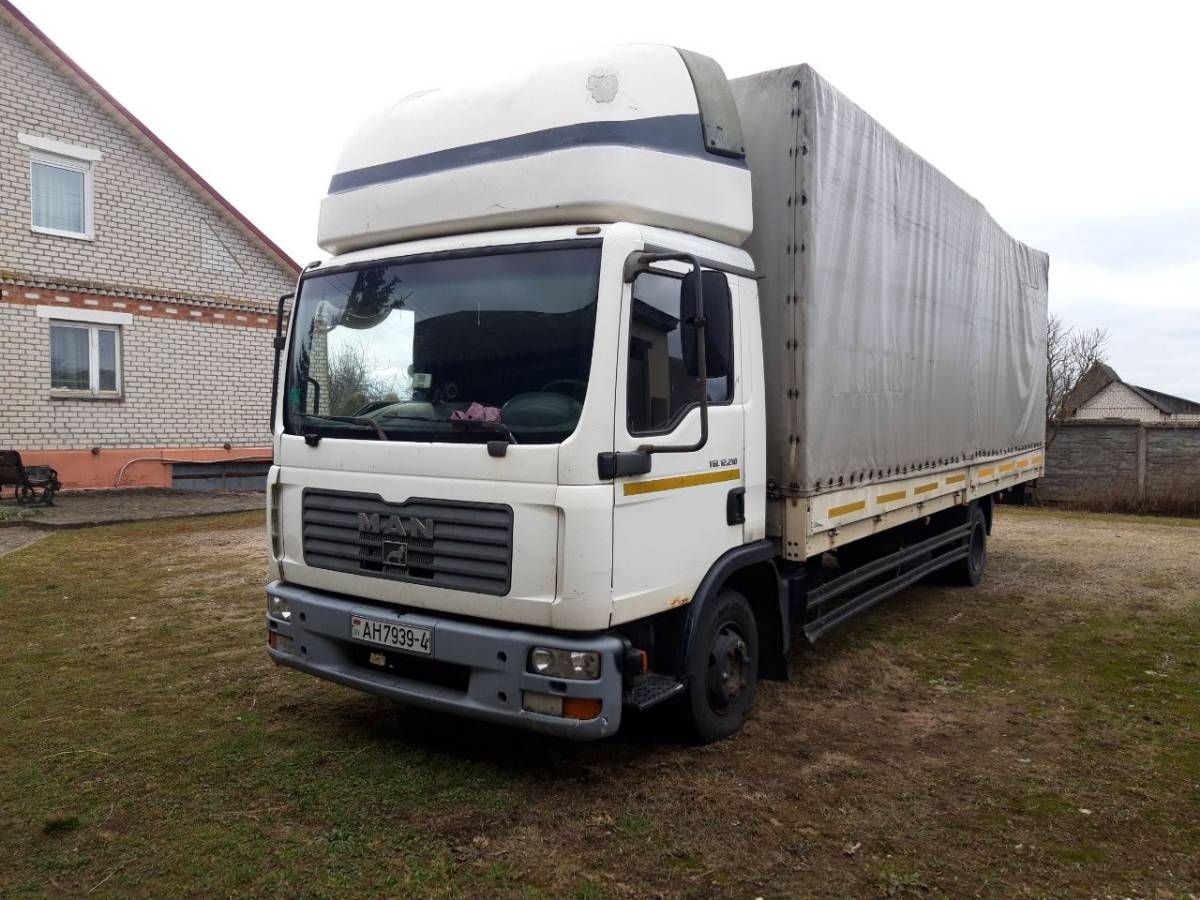 Грузовик тентованный  MAN TGL12210